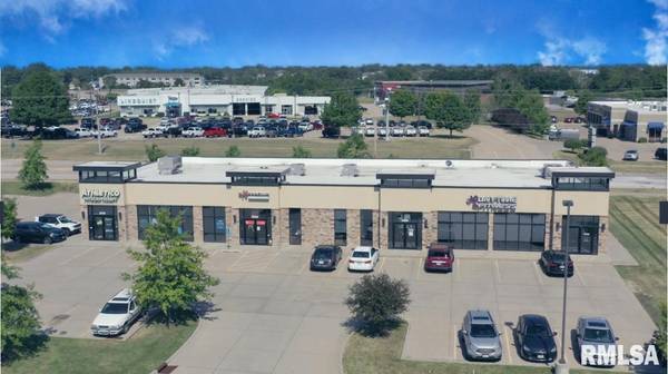 3260 RIDGE PT, Bettendorf, IA 52722