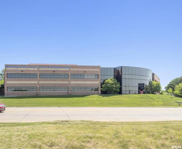 3385 DEXTER CT #3-220, Davenport, IA 52807