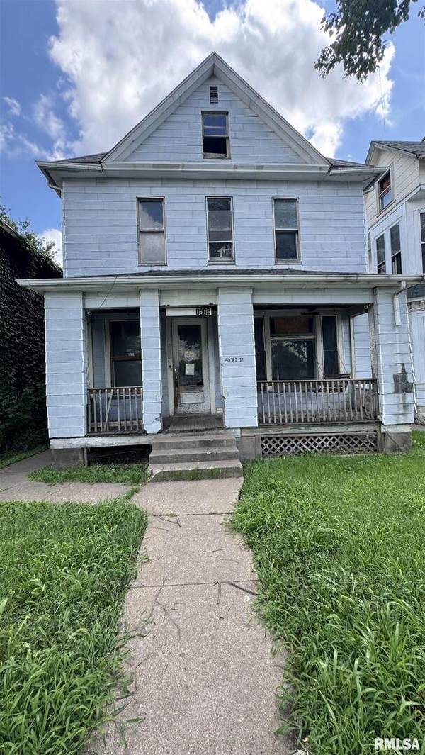 1815 W 3RD ST, Davenport, IA 52802