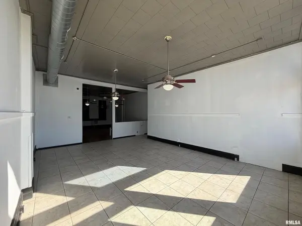 526 W 2ND ST, Davenport, IA 52801