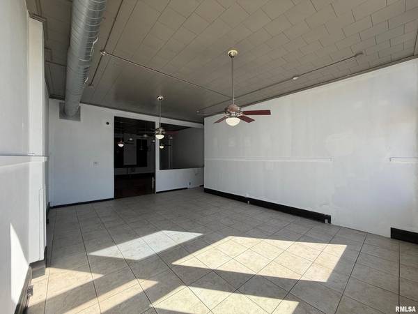 526 W 2ND ST, Davenport, IA 52801