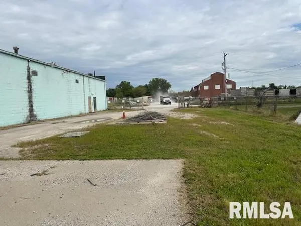 944 FARRAGUT ST, Davenport, IA 52802