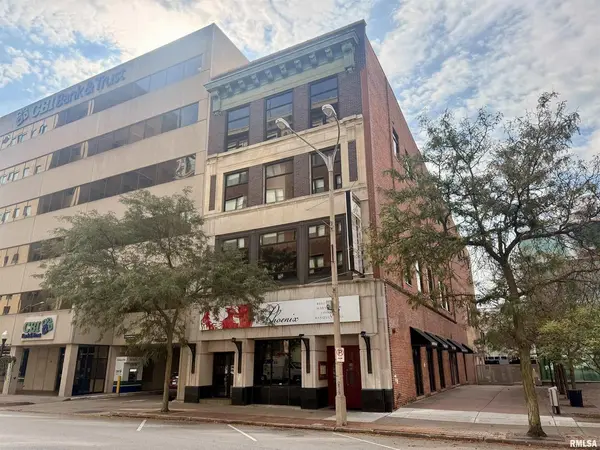 111 W 2ND ST, Davenport, IA 52801