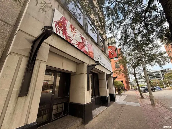 111 W 2ND ST, Davenport, IA 52801