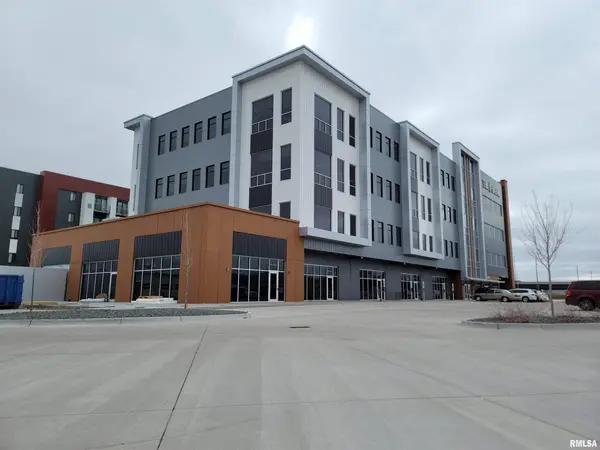 1551 GRANT ST, Bettendorf, IA 52722