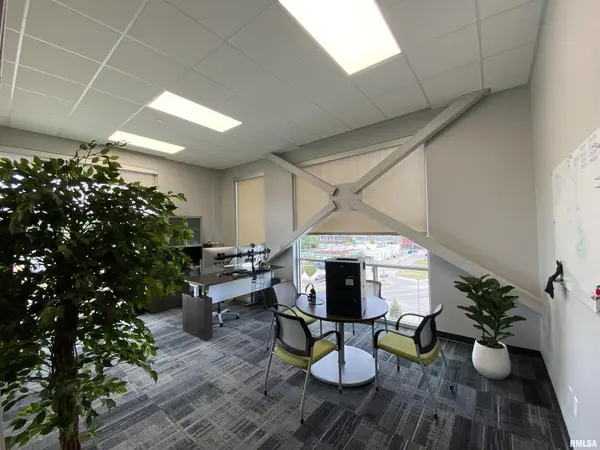 1551 GRANT ST, Bettendorf, IA 52722