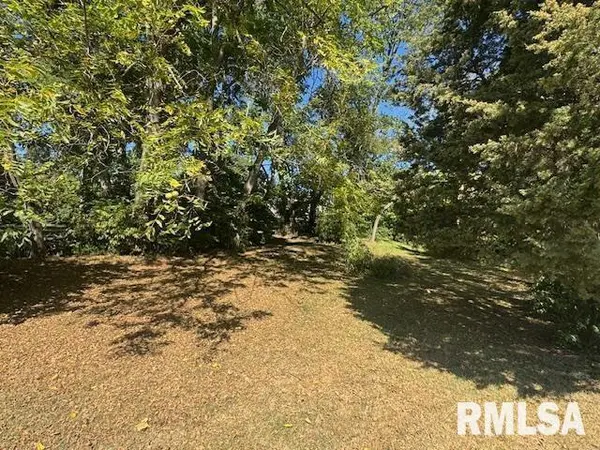320 30TH AVE N, Clinton, IA 52732