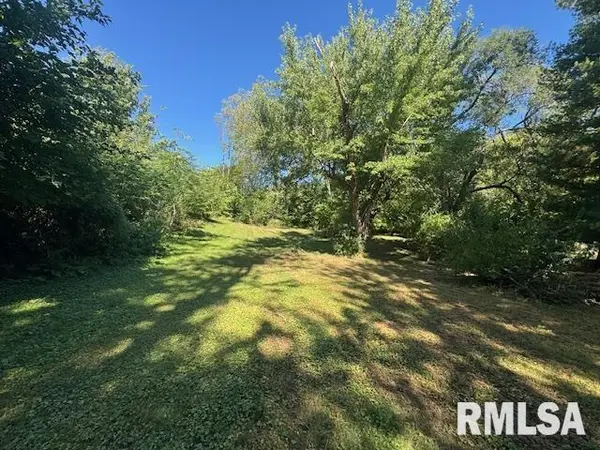 320 30TH AVE N, Clinton, IA 52732