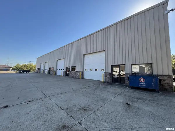 2301 MANUFACTURING DR, Clinton, IA 52732