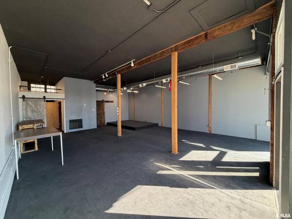 520 W 2ND ST, Davenport, IA 52801