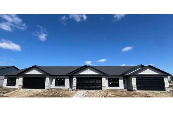 1704 REDBUD CIR #101, Eldridge, IA 52748
