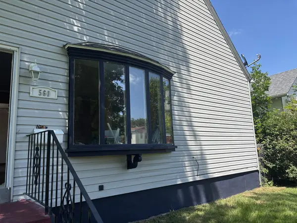 560 S 4TH AVE, Clinton, IA 52732