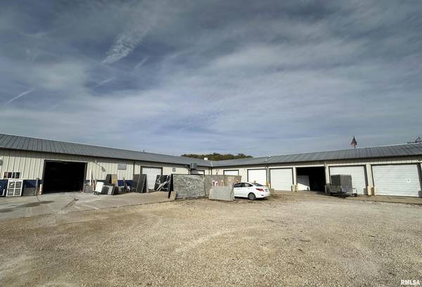 7475 STATE ST, Bettendorf, IA 52722