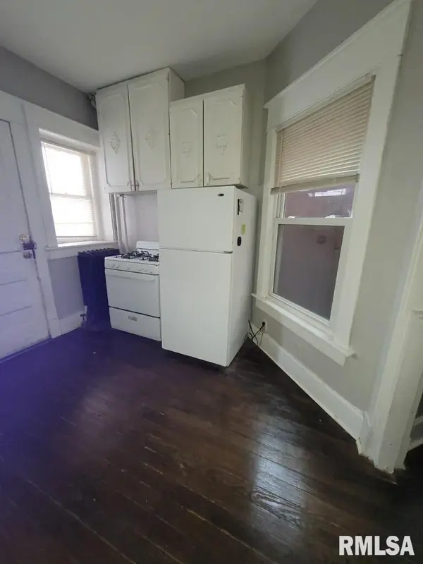 805 W 2ND ST, Davenport, IA 52802