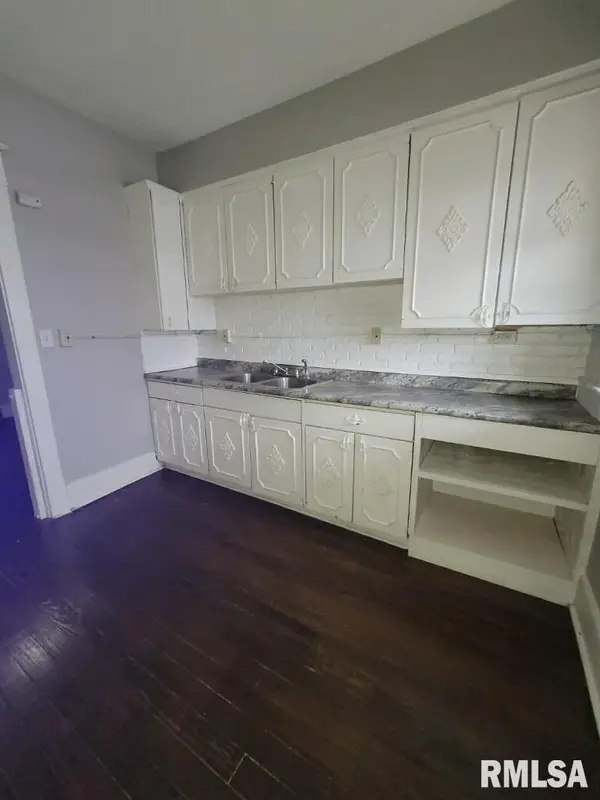 805 W 2ND ST, Davenport, IA 52802