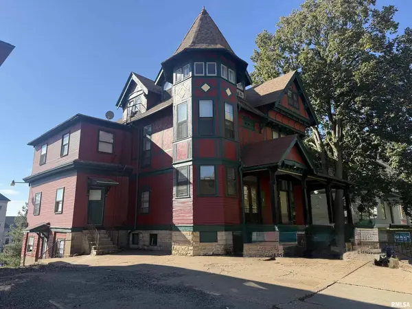 413 W 6TH ST, Davenport, IA 52803