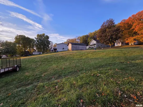 1225 N 2ND ST, Leclaire, IA 52753