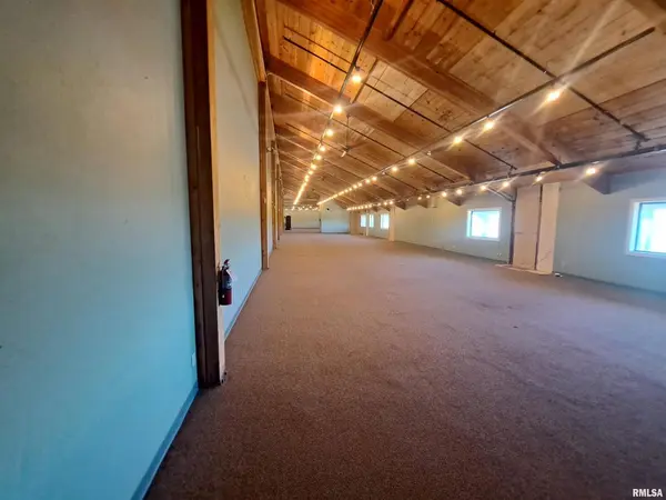 4711 N BRADY ST, Davenport, IA 52806