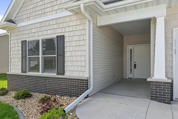 606 KEVIN RD, Blue Grass, IA 52726