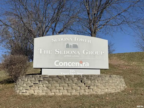 555 VALLEY VIEW DR, Moline, IL 61265