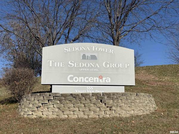 555 VALLEY VIEW DR, Moline, IL 61265