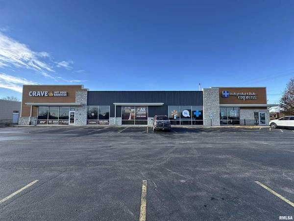 1411 KIMBERLY RD, Bettendorf, IA 52722