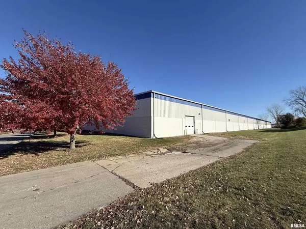 8201 W 42ND ST, Rock Island, IL 61201