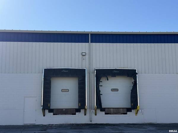 8201 W 42ND ST, Rock Island, IL 61201