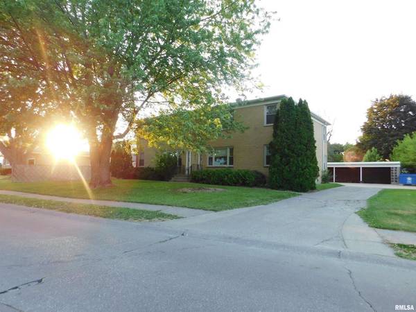 411 34th AVE, East Moline, IL 61244