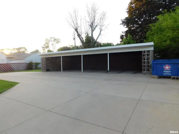 411 34th AVE, East Moline, IL 61244