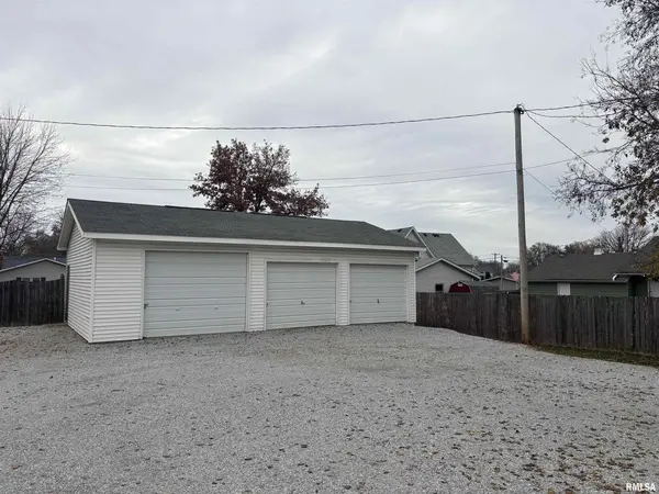 510 2ND ST, De Witt, IA 52742