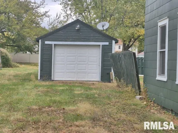 221 MCKINLEY ST, Hooppole, IL 61258