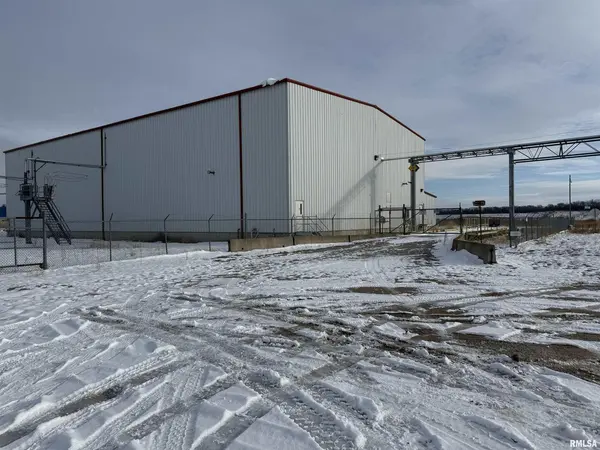 2531 Wiggins RD, Muscatine, IA 52761