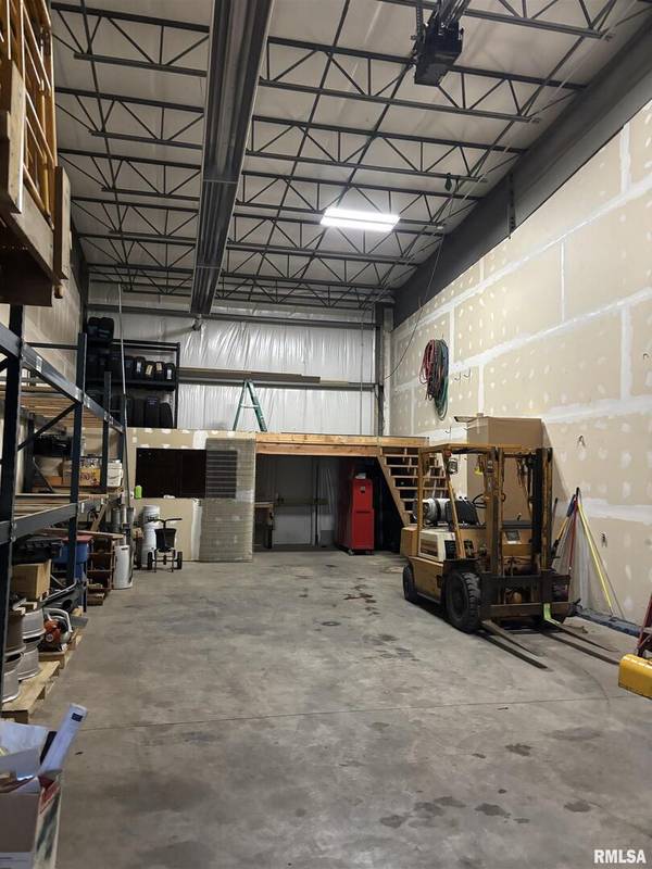 2301 MANUFACTURING DR #A2, Clinton, IA 52732