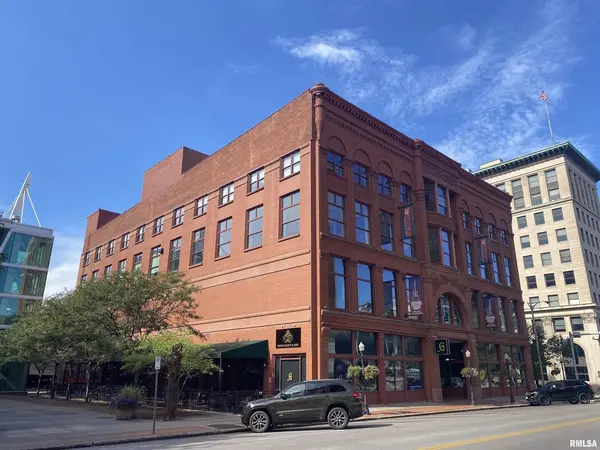 131 W 2ND ST #3rd f, Davenport, IA 52801
