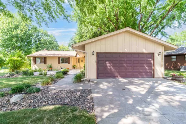 17801 Jaguar PATH, Lakeville, MN 55044
