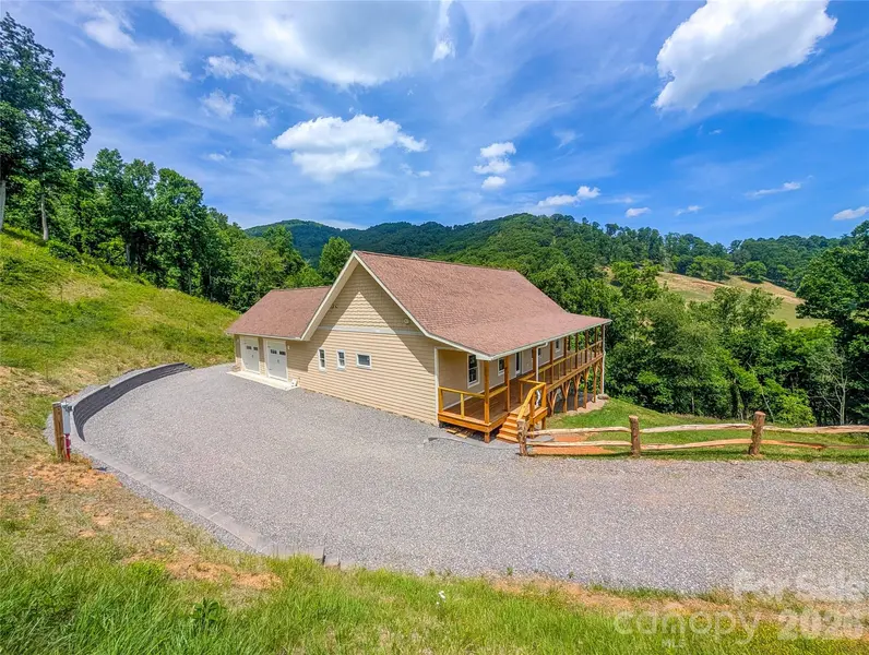 338 Majestic Mountain DR, Burnsville, NC 28714