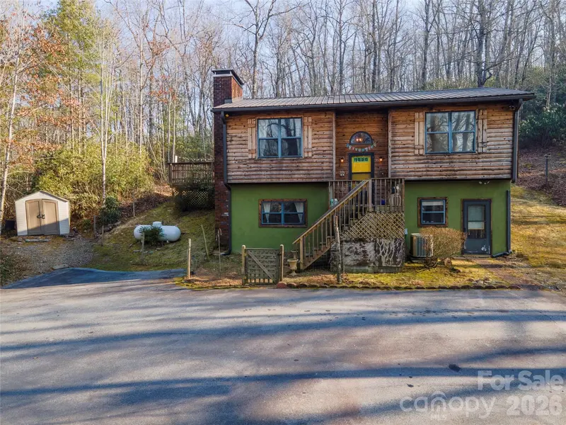 84 Forest TRL, Balsam Grove, NC 28708