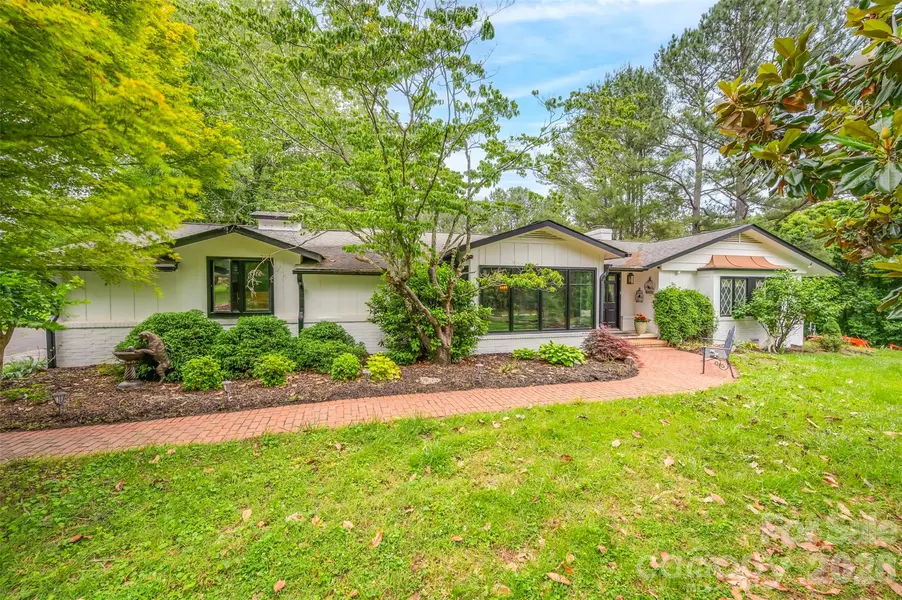 64 Persimmon Hill DR, Columbus, NC 28722
