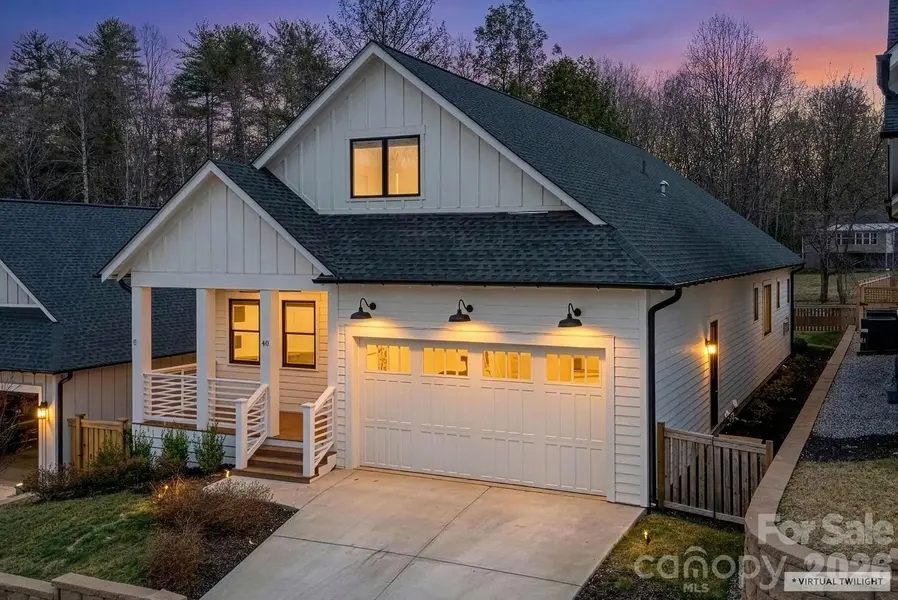 40 Hidden Pond LN, Brevard, NC 28712