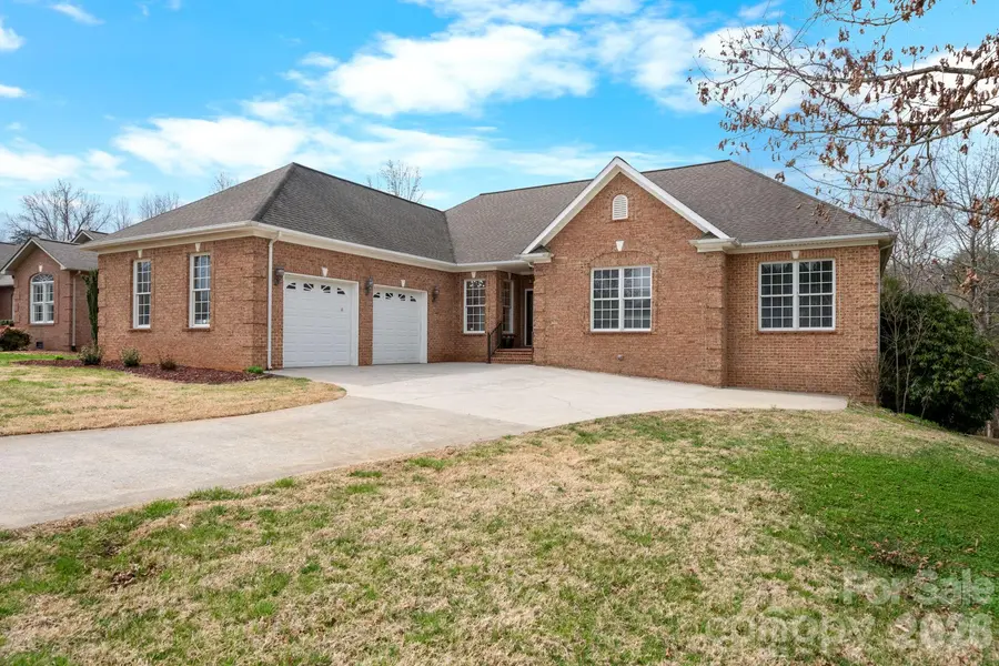 215 Browning DR, Taylorsville, NC 28681