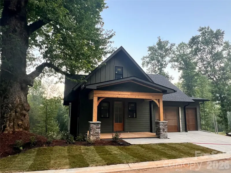 51 Bear Tree CV, Canton, NC 28716