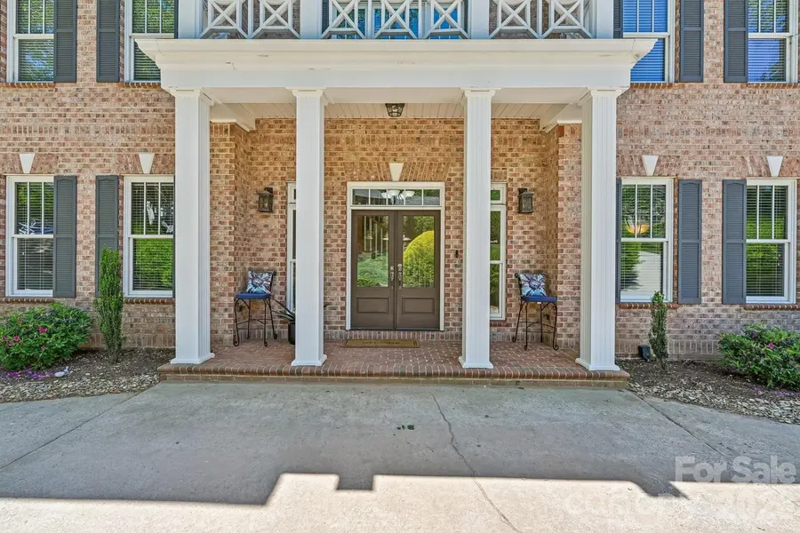 209 37th Avenue PL NW, Hickory, NC 28601