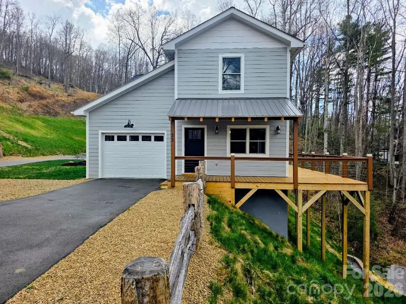22 Salt Box HVN, Burnsville, NC 28714