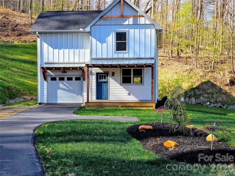 24 Salt Box HVN, Burnsville, NC 28714