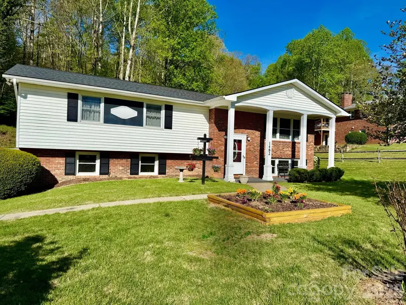 1482 Island Ford RD, Brevard, NC 28712