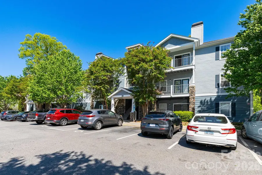 400 Vista Lake DR #002, Candler, NC 28715