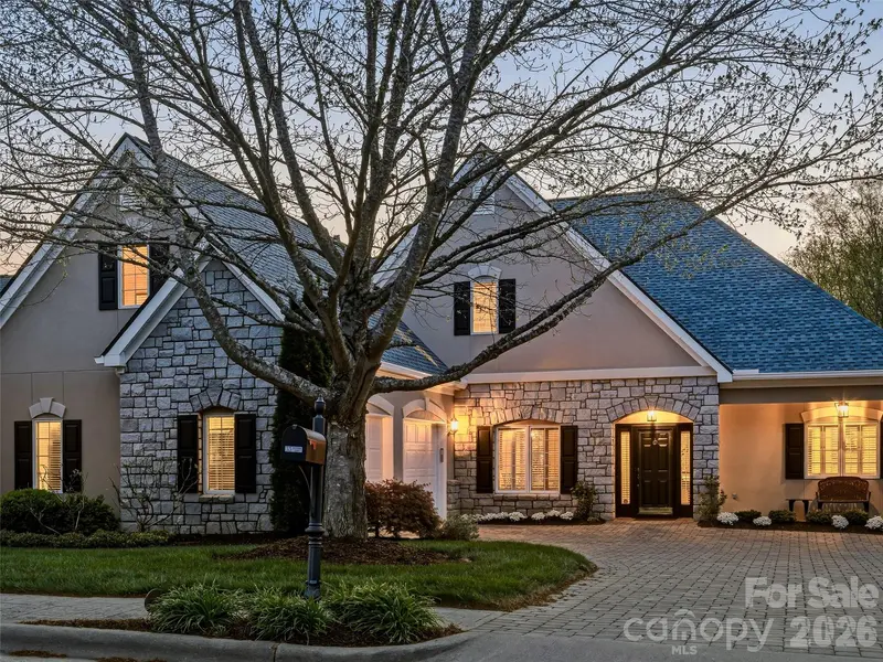 33 Tiverton LN, Asheville, NC 28803
