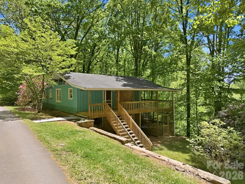 169 Sleepy Hollow LN, Canton, NC 28716