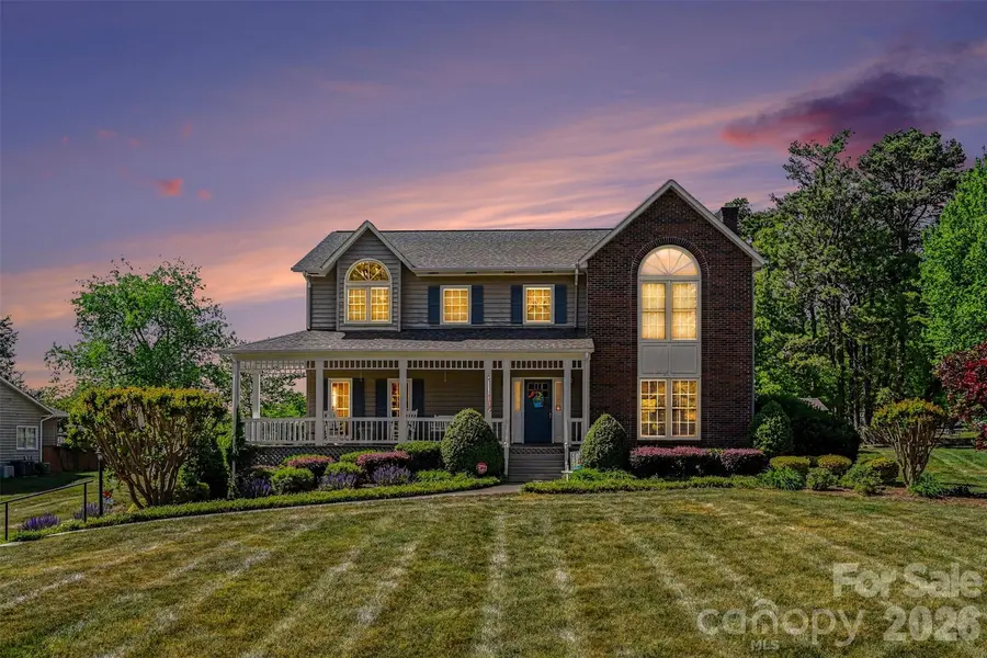 4051 Pinecrest DR NE, Hickory, NC 28601